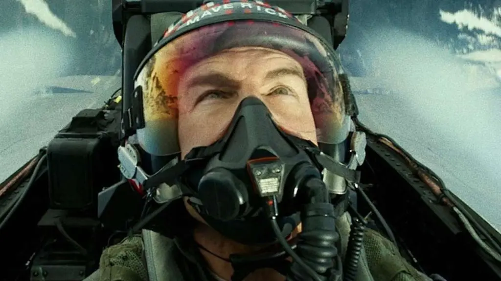 Top Gun Maverick, Tom Cruise in the cockpit.